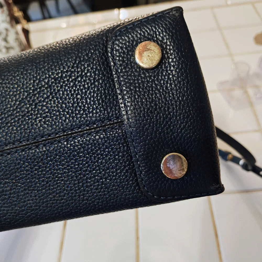 ✨SOLD✨ Michael Kors Navy Leather Handbag - Picture 4 of 10